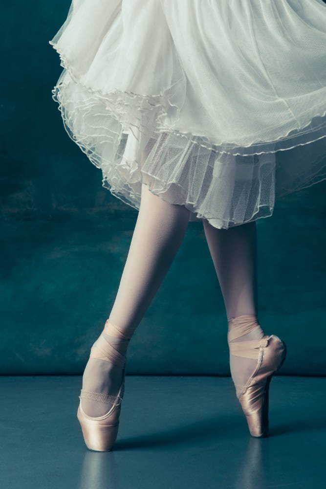 danse classique - pointes des pieds d'une danseuse